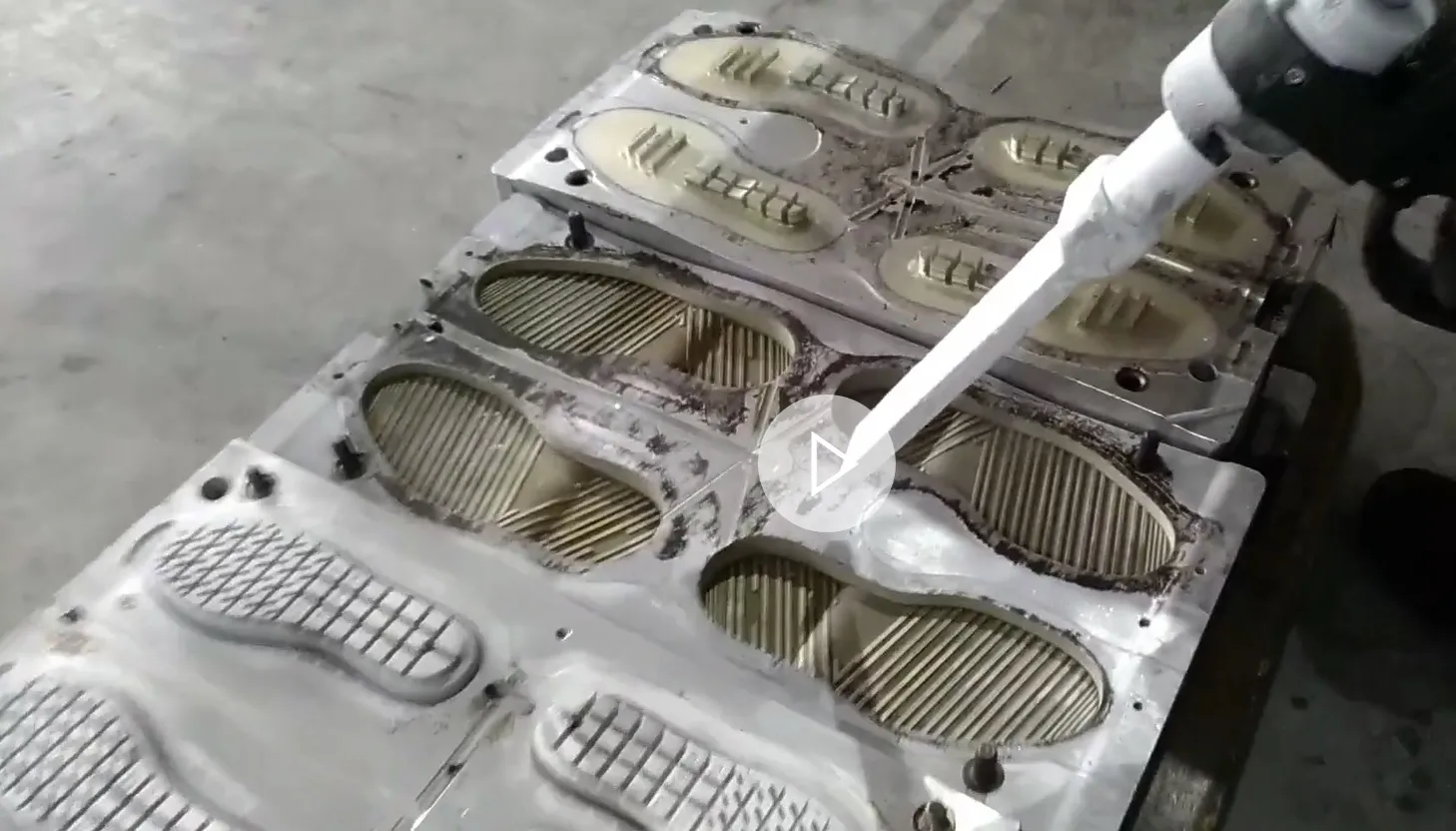 Atlanta_Cleaning moulds for EVA. Atlanta_Cleaning moulds for EVA.